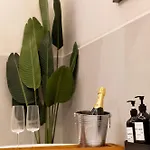 Falco Deluxe - Elegante Vasca In Naples