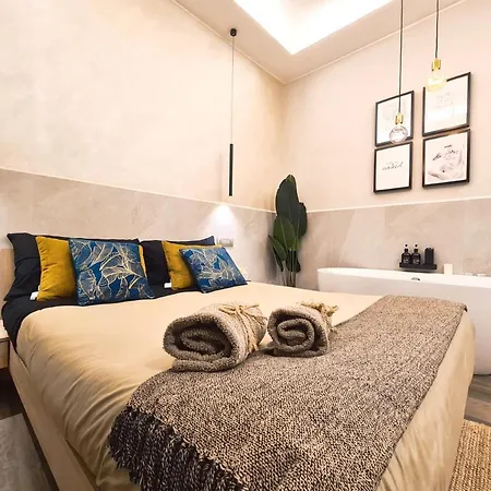 Falco Deluxe Apartment Naples