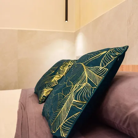 Falco Deluxe * Νάπολη