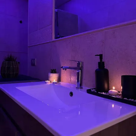 Falco Deluxe * Νάπολη